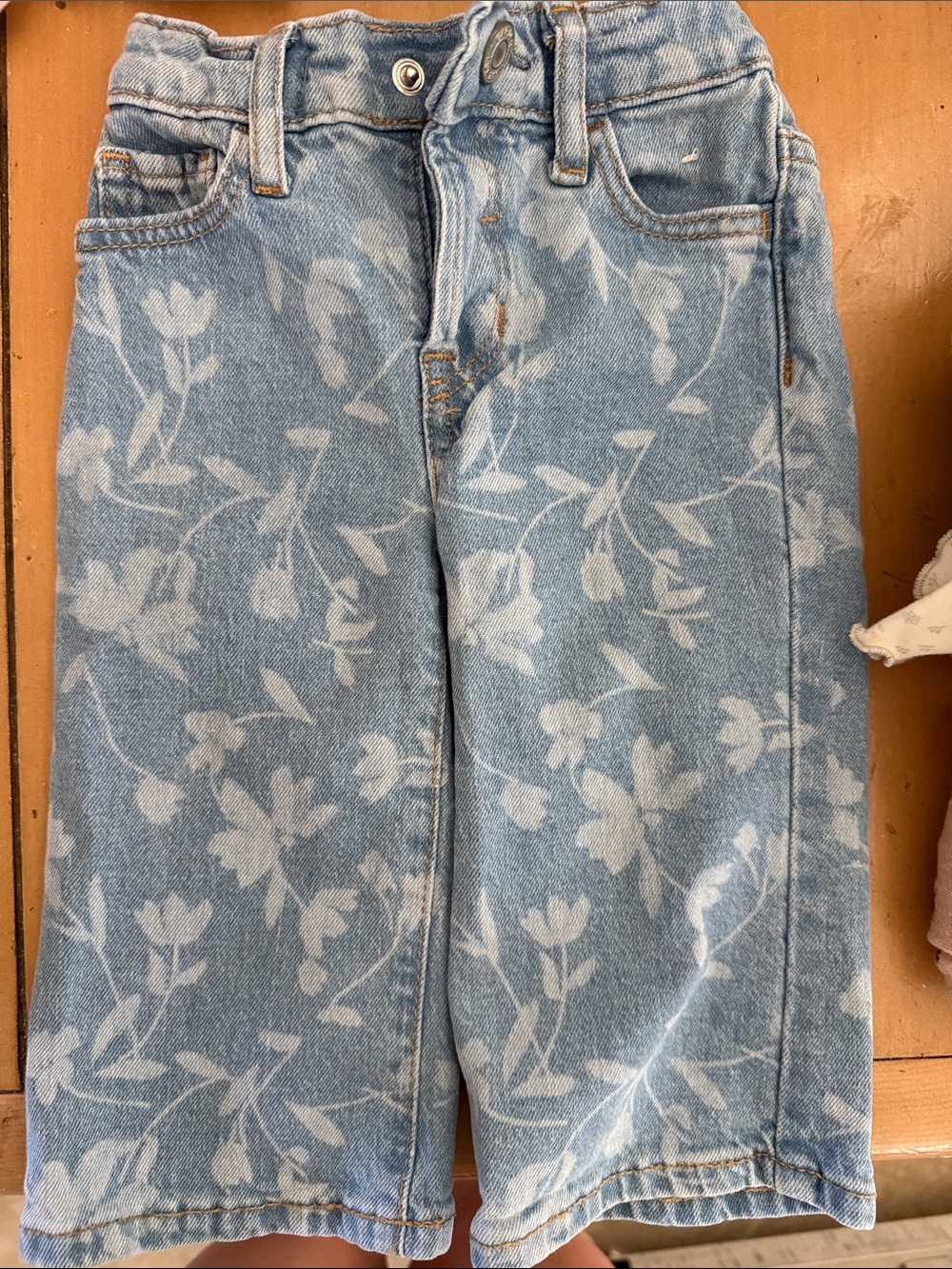 Baby gap girls 12-18M stride floral jeans excellent condition only worn once